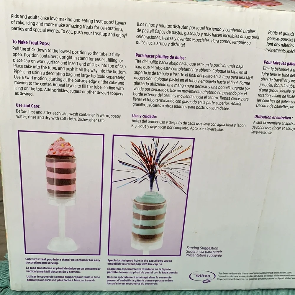 WILTON Bundle dessert cake kit & Recipe Book 2 piece set